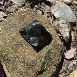 Larvakite Pyramid (lrk1)