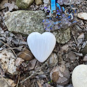 Scolecite Heart (scol4)