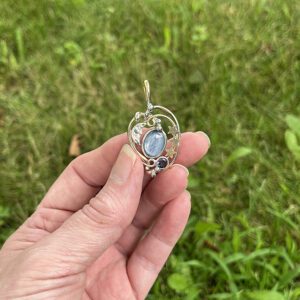 Magical Delights Kyanite and Amethyst Pendant (mdp77)